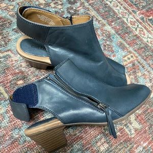 Earth leather block heel open tie shoes